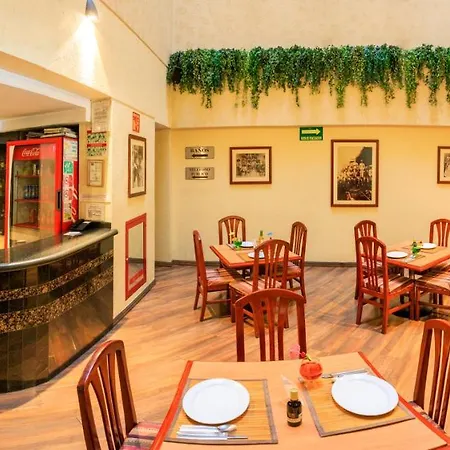 Hotel Revolucion