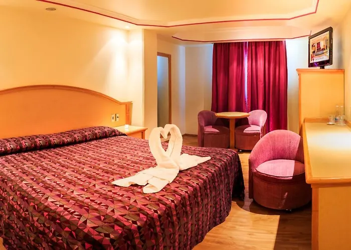 Revolucion Hotel *