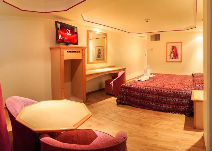Hotel Revolucion